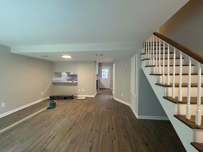 Building Photo - 542 Greentree Terrace