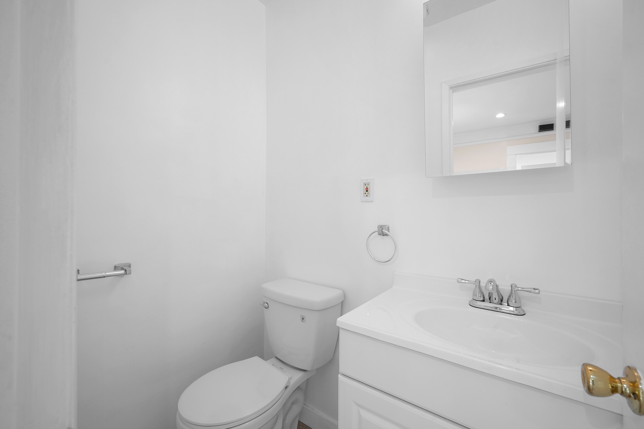 Building Photo - 525 W Wilson Ave