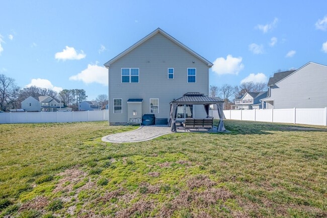 Building Photo - Charming two-story, 4-bedroom, 3-bathroom home.