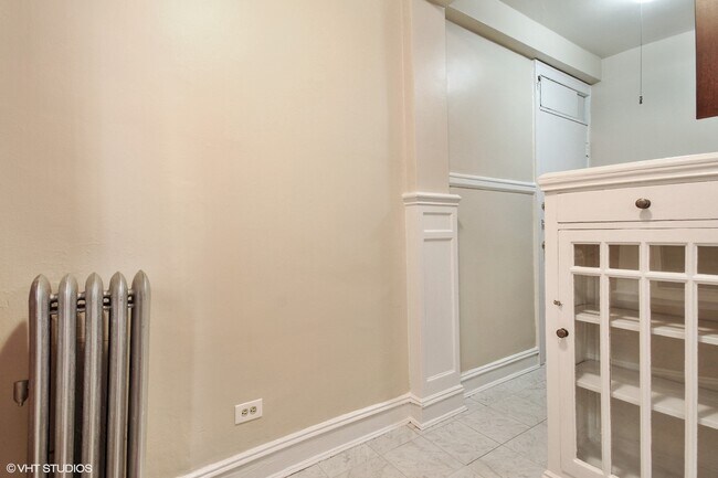 Building Photo - 3606 N Pine Grove Ave