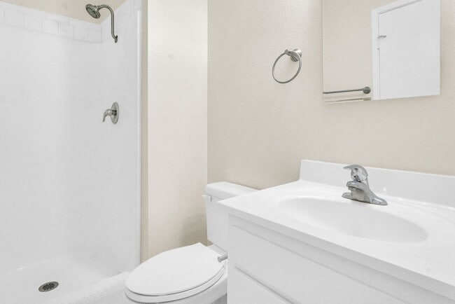 Building Photo - Spacious four bedroom in Prime UTC/UCSD Lo...