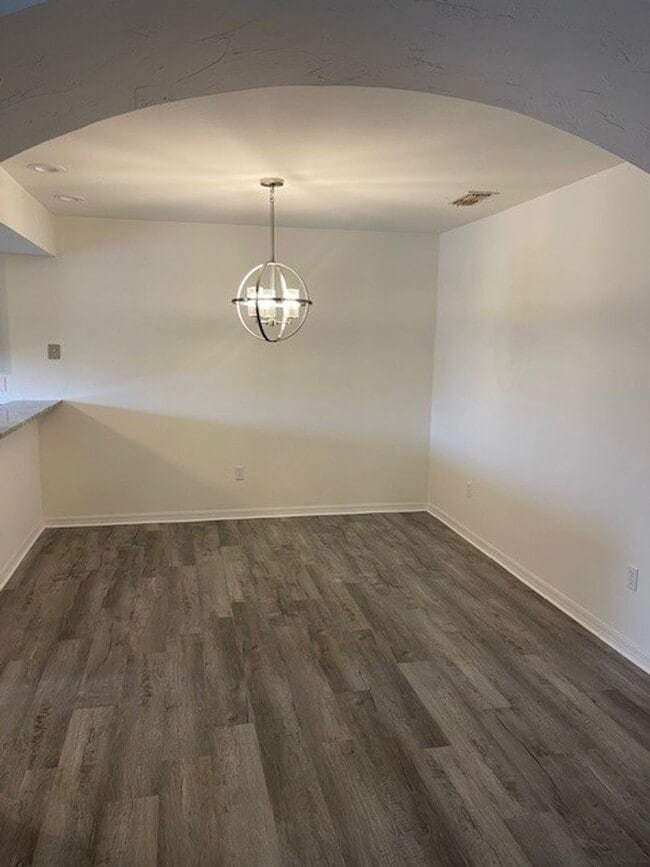 Building Photo - Rose Garden Area Condo with a Community Po...