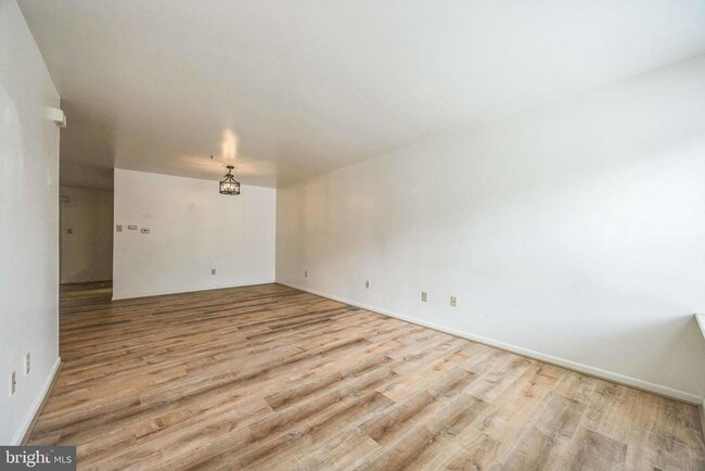 Building Photo - 48 Woodstream Ct