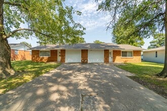Building Photo - Minutes from Downtown Emma!!! Cozy 2 bedro...