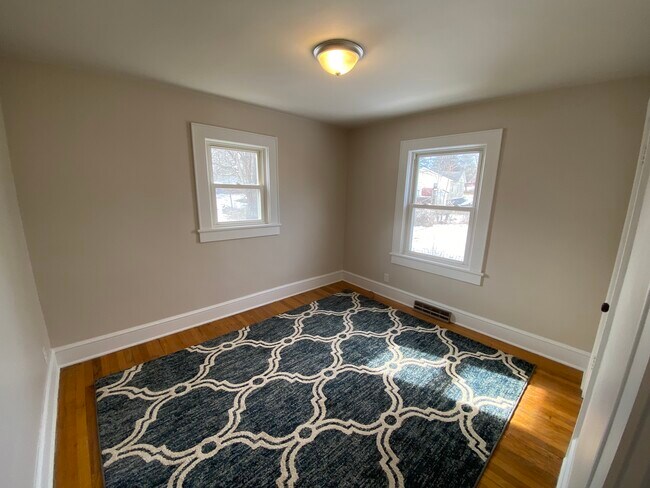 Building Photo - 655 Fisher Rd