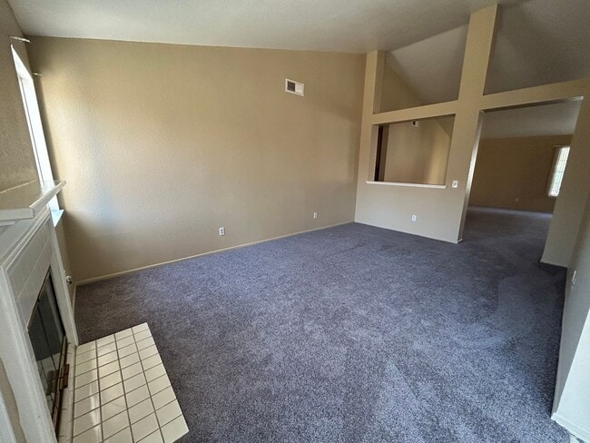 Building Photo - Spacious single story 3 bedroom home seeking new family!