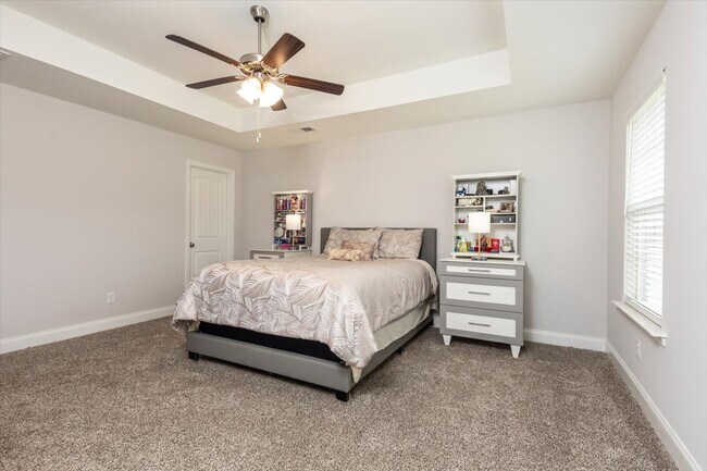 Building Photo - 5961 Uselton Dr