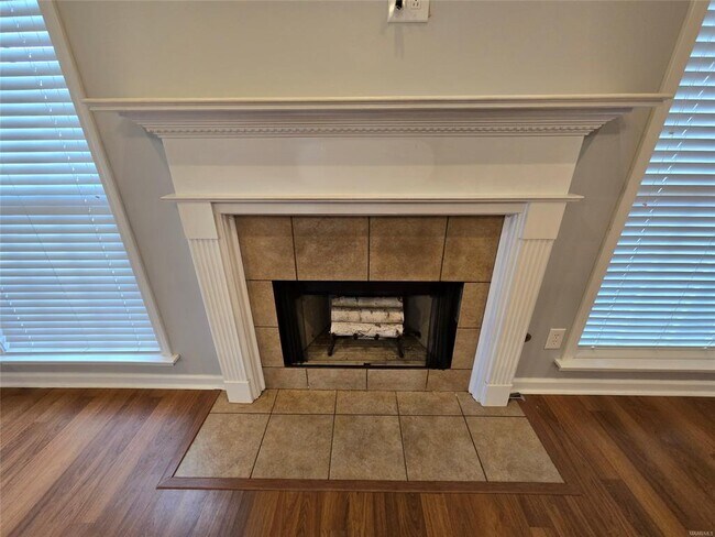 Building Photo - 1032 E Poplar St