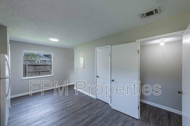 Building Photo - 890 Hibiscus St