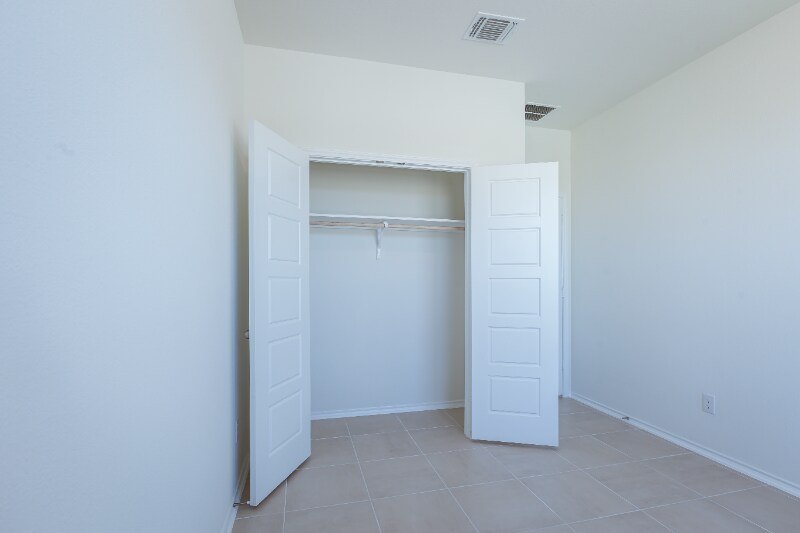 Building Photo - 1400 Carriageway Dr