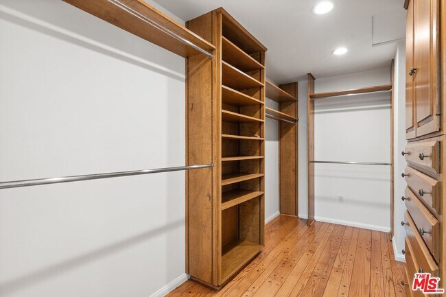 Building Photo - 2317 Kimridge Rd