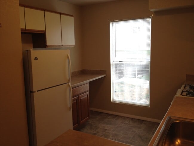 Building Photo - 2 bedroom condominium near Academy and Aus...