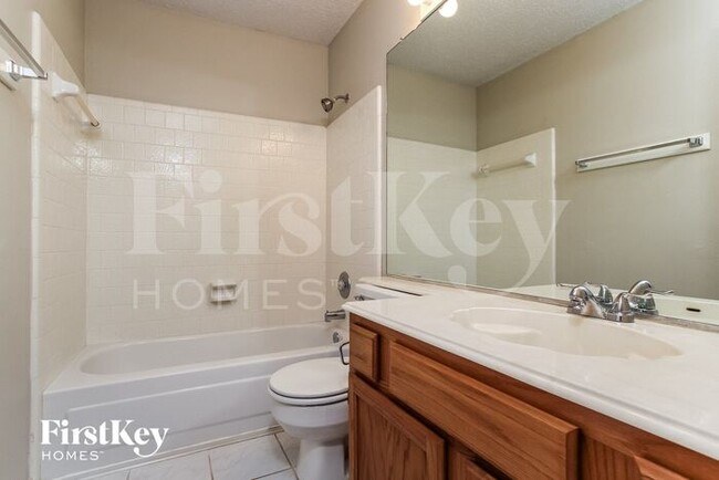 Building Photo - 123 S Village Knoll Cir