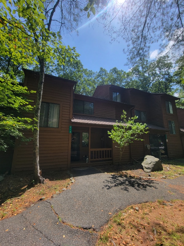 Building Photo - 216 Falls Cir