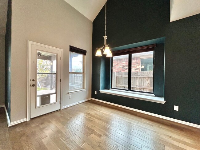 Building Photo - Bright & Beautiful 4 Bed, 3.5 Bath Home with Room for Everyone