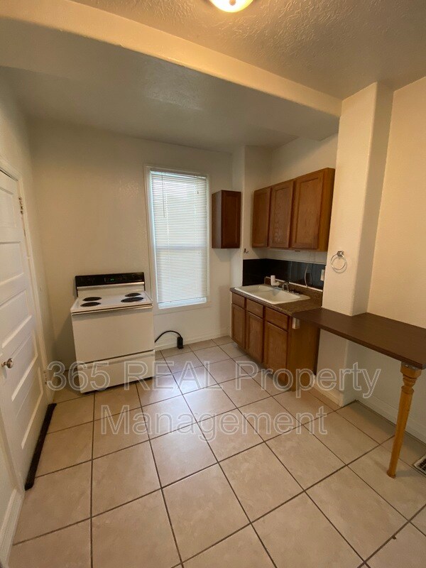 Building Photo - 1431 11 Street, Unit A