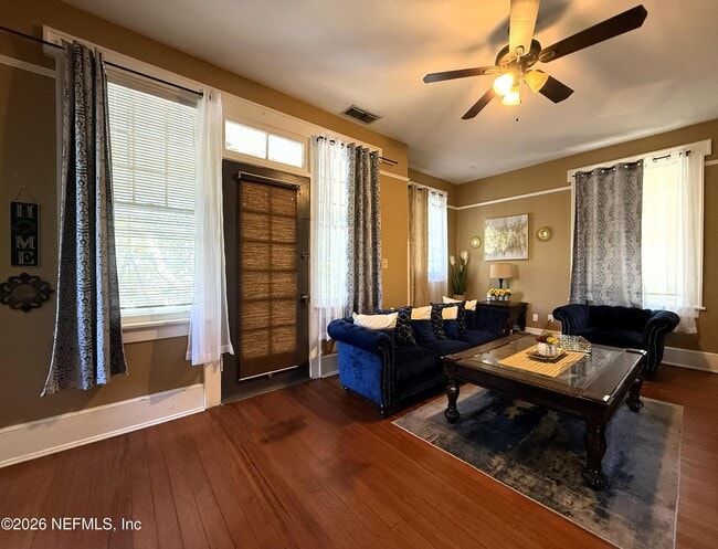 Building Photo - 148 W 6th St