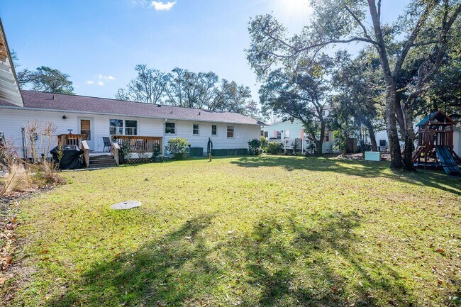 Building Photo - BEACH HOME NOW AVAILABLE FOR OFF-SEASON MONTHLY RENTAL