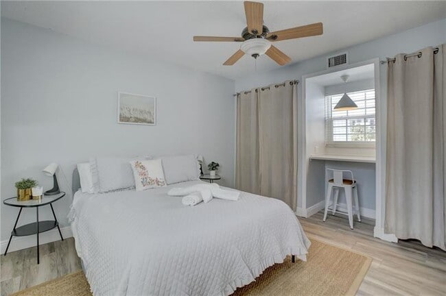 Building Photo - 2708 NE 14th Street Causeway