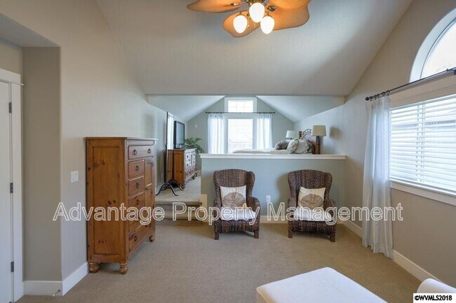 Building Photo - 3525 SE Shoreline Dr