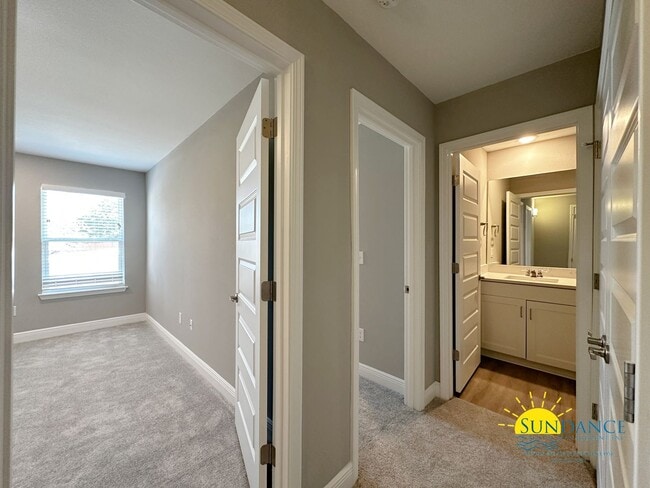 Building Photo - Charming 3 Bedroom Townhome in the heart of Fort Walton Beach!