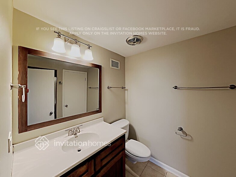 Building Photo - 6031 W 129th St