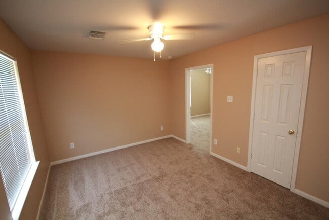 Building Photo - 6418 Mountain Pines Ln