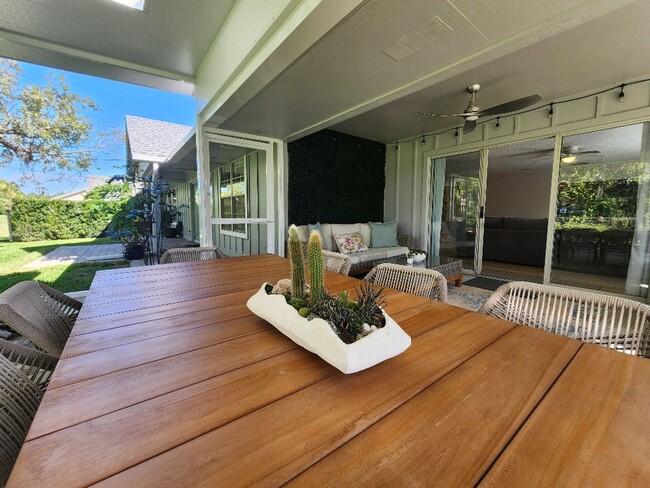 Building Photo - Gorgeous Hidden Lakes 3/2/2 Home