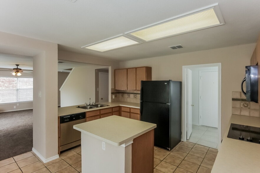 Building Photo - 629 Gibson St