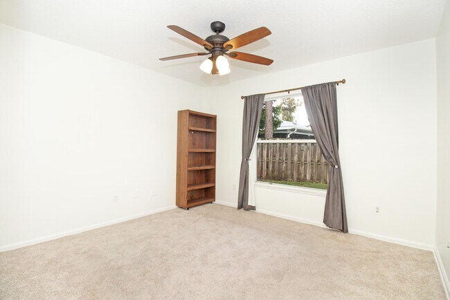 Building Photo - 896 Rose Ct