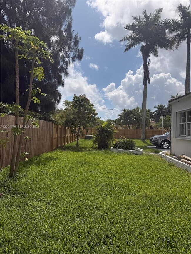 Building Photo - 14240 S Biscayne River Dr