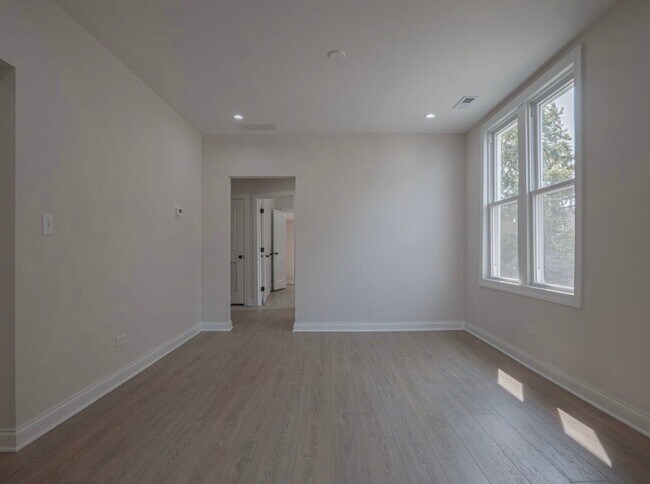 Building Photo - 7047 S Princeton Ave