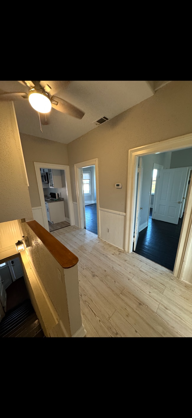 Building Photo - 421 E Anderson St