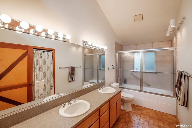 Building Photo - Available Now! 3 Bedroom ~ 1 Bathroom Hous...