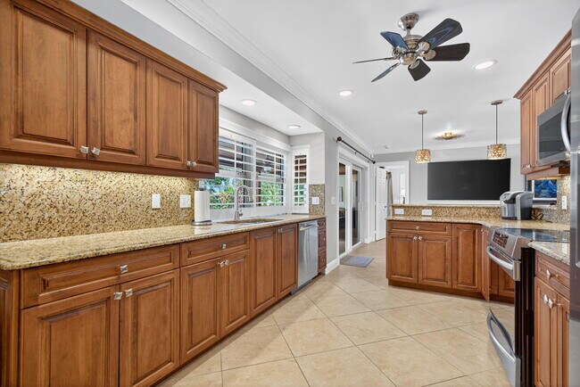 Building Photo - 728 Waterway Dr