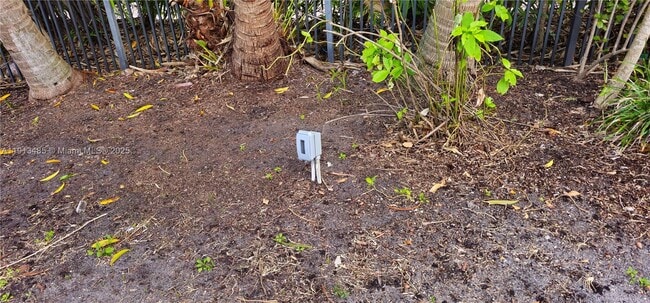 Building Photo - 1700 Bay Dr