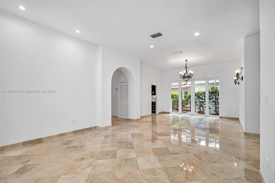 Building Photo - 1135 Asturia Ave