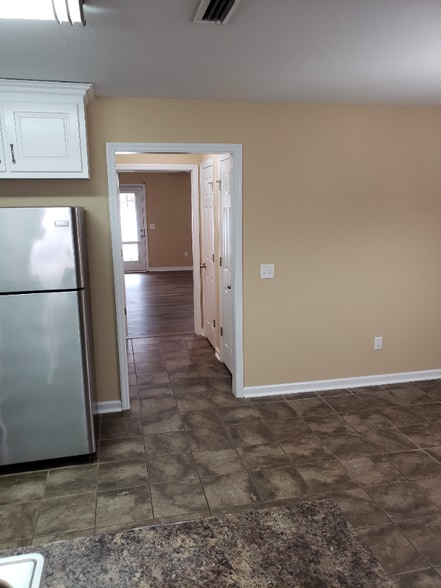 Building Photo - 120 Cody Dr