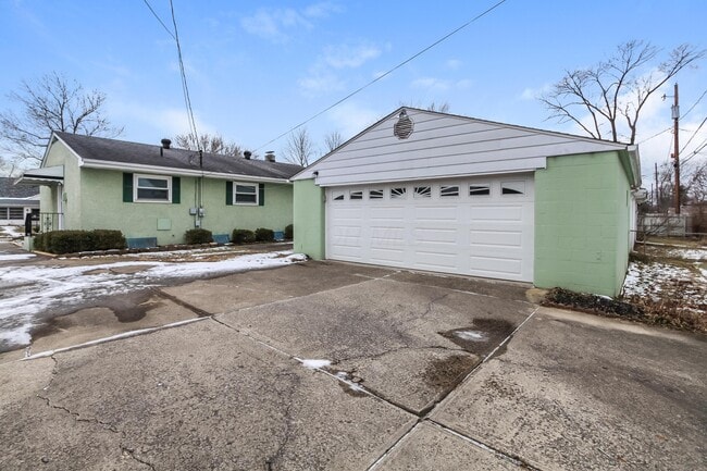 Building Photo - 1538 Shanley Dr