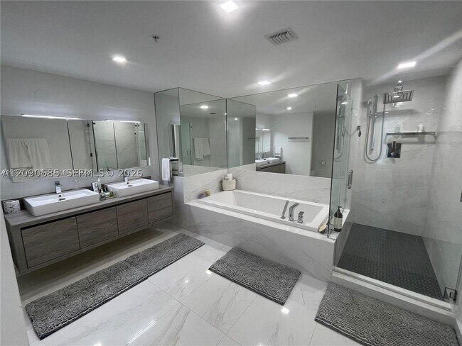Building Photo - 400 Sunny Isles Blvd
