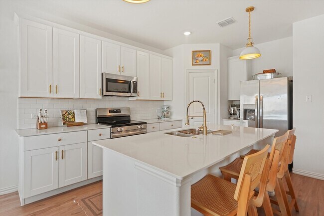 Building Photo - 5028 Waterway Dr
