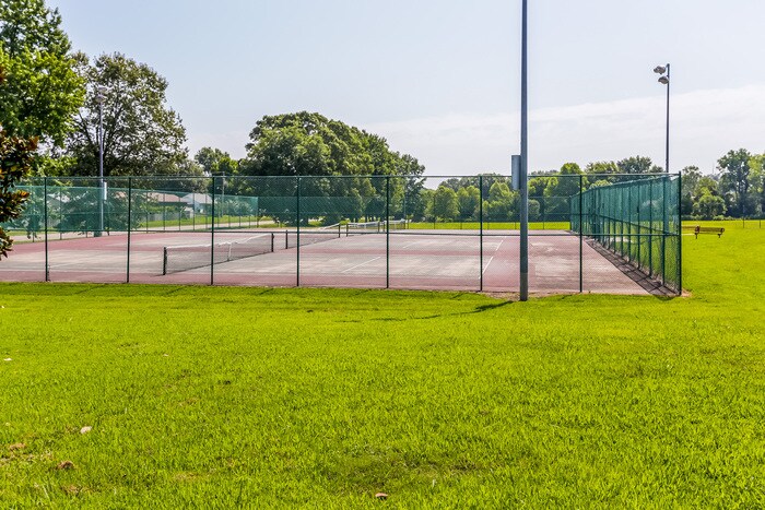 Building Photo - 4188 Ravenwood Dr N