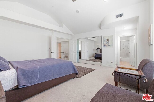 Building Photo - 6003 County Oak Rd