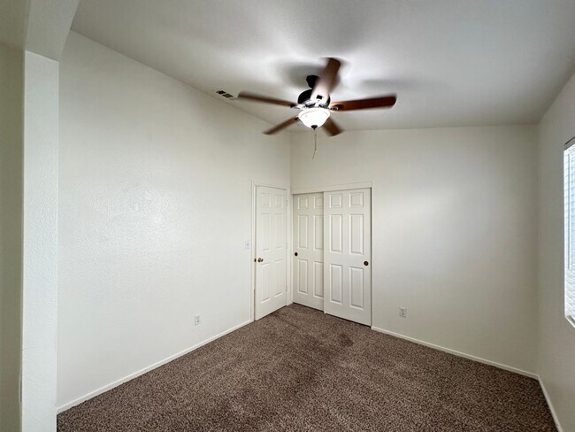 Building Photo - Buffalo & Lake Mead