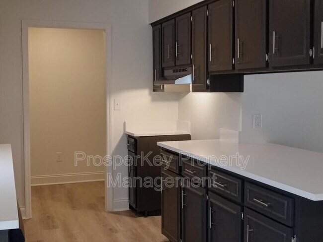 Building Photo - 1100 43rd Ct