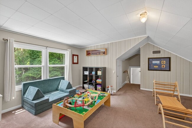 Building Photo - Available September 1st! A First Time Rent...