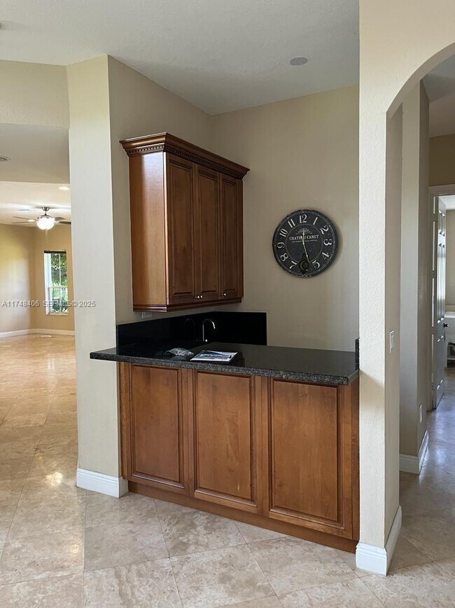 Building Photo - 2750 Jockey Cir