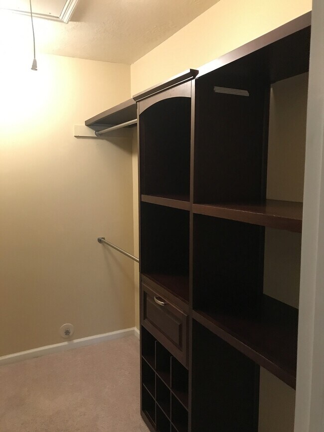 Building Photo - 2 Bed, 1 Bath Condo
