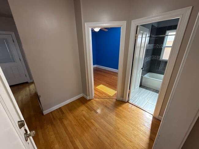 Building Photo - 5327 W Wolfram St