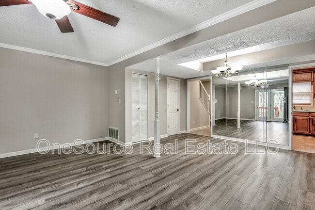 Building Photo - 1702 Twin Brooks Dr SE
